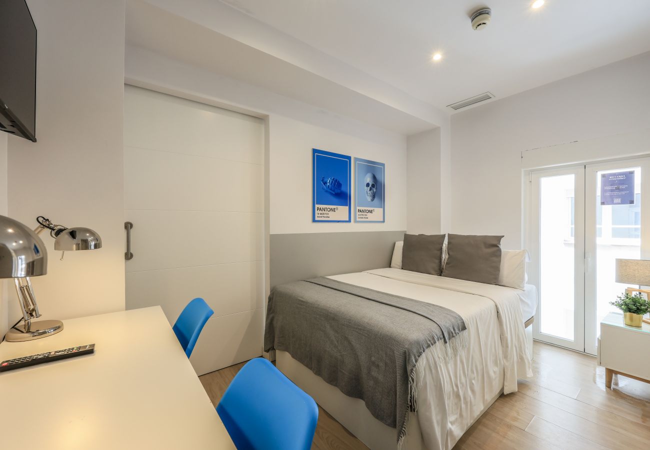 Alquiler por habitaciones en Madrid - Espectacular habitación para 4  con gimnasio B102 