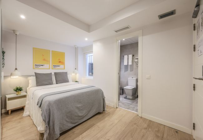 Alquiler por habitaciones en Madrid - Espectacular habitación doble con gimnasio B117 