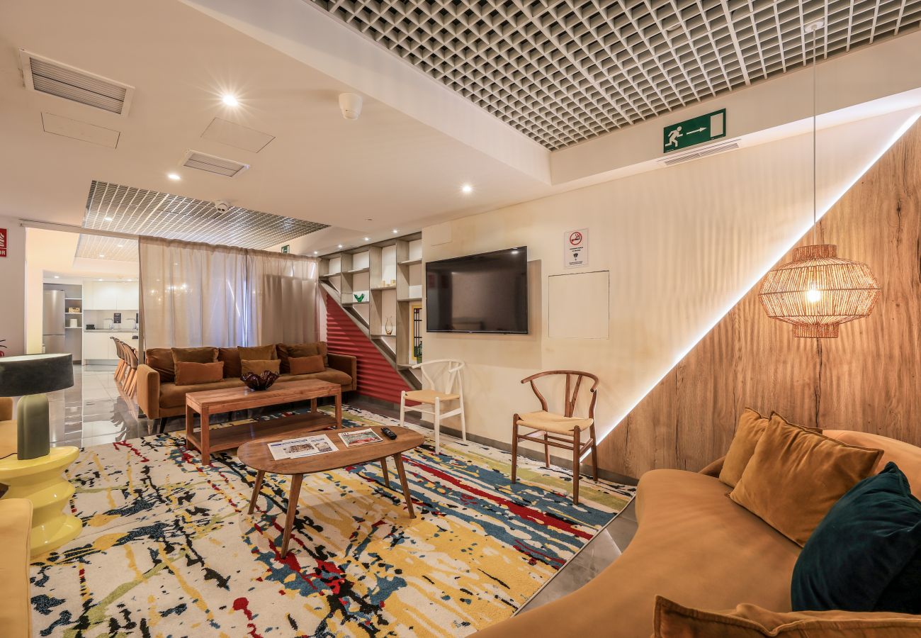 Alquiler por habitaciones en Madrid - Espectacular habitación doble con gimnasio B109 