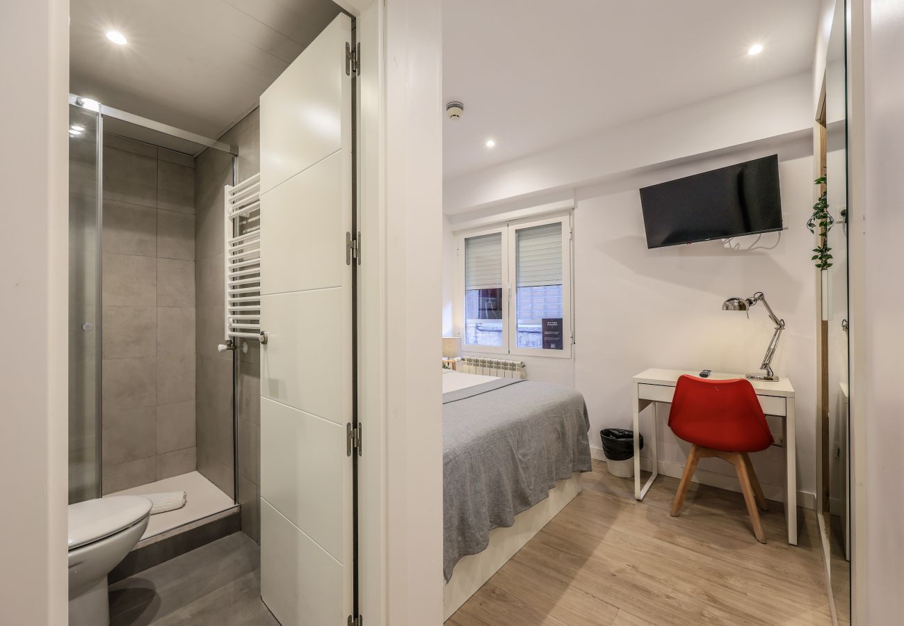 Alquiler por habitaciones en Madrid - Espectacular habitación doble con gimnasio B108 