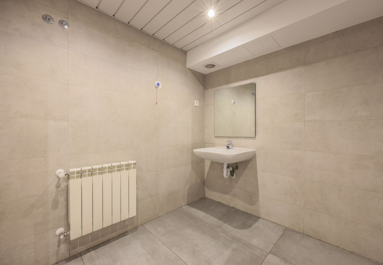 Alquiler por habitaciones en Madrid - Espectacular habitación doble con gimnasio B108 