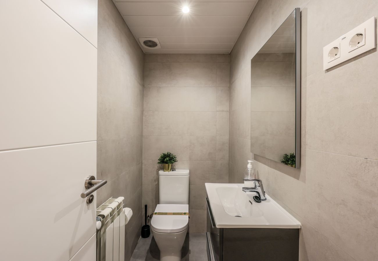 Alquiler por habitaciones en Madrid - Espectacular habitación doble con gimnasio B108 