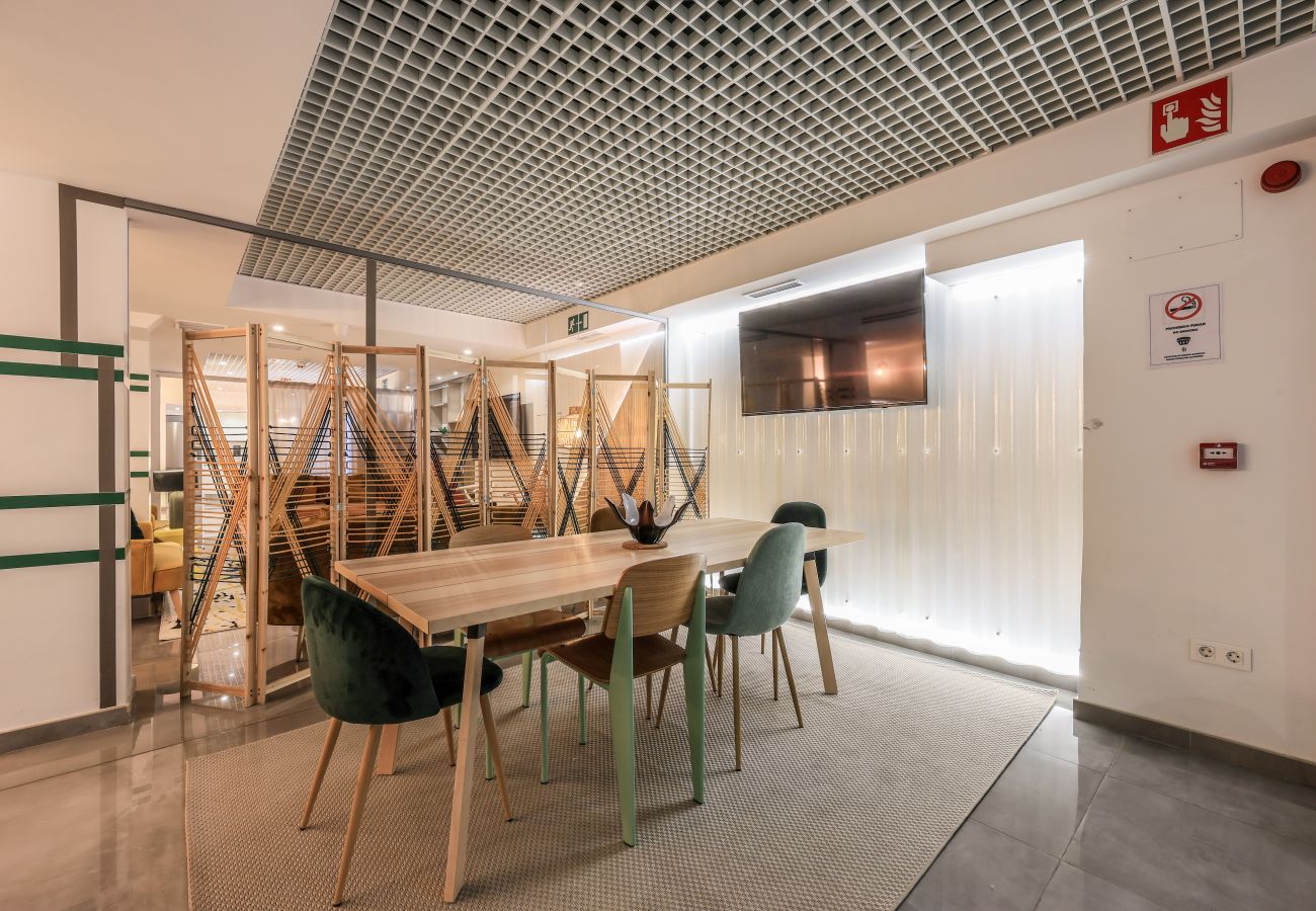 Alquiler por habitaciones en Madrid - Espectacular habitación doble con gimnasio B108 