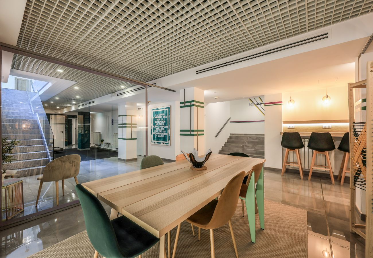Alquiler por habitaciones en Madrid - Espectacular habitación doble con gimnasio B108 