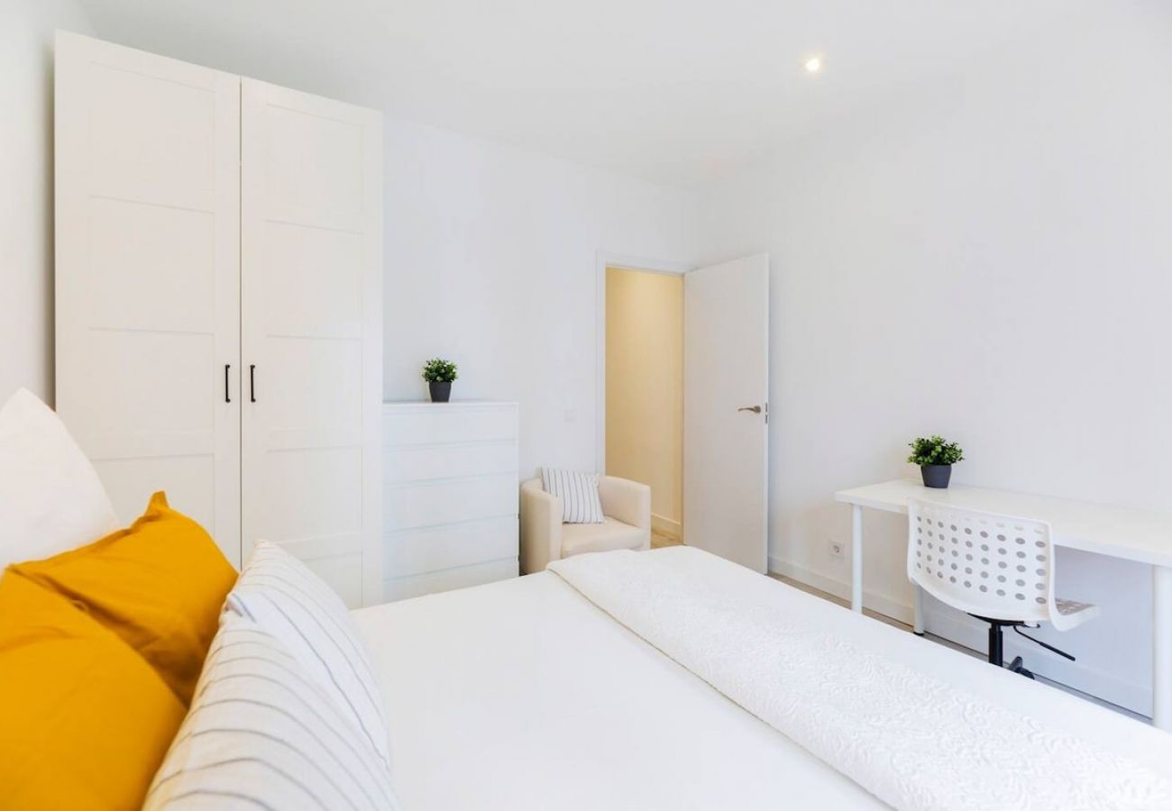 Apartahotel en Madrid - Increíble Apartamento Cuádruple en Atocha D1B 