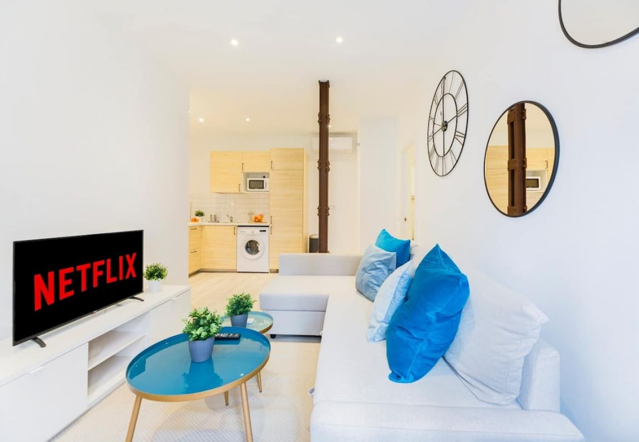 Apartahotel en Madrid - Increíble Apartamento Cuádruple en Atocha D1B 