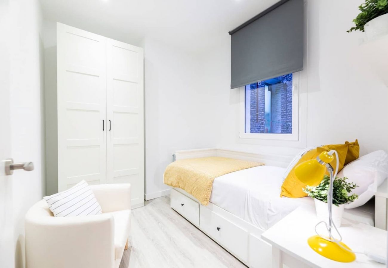 Apartahotel en Madrid - Increíble Apartamento Cuádruple en Atocha D1B 