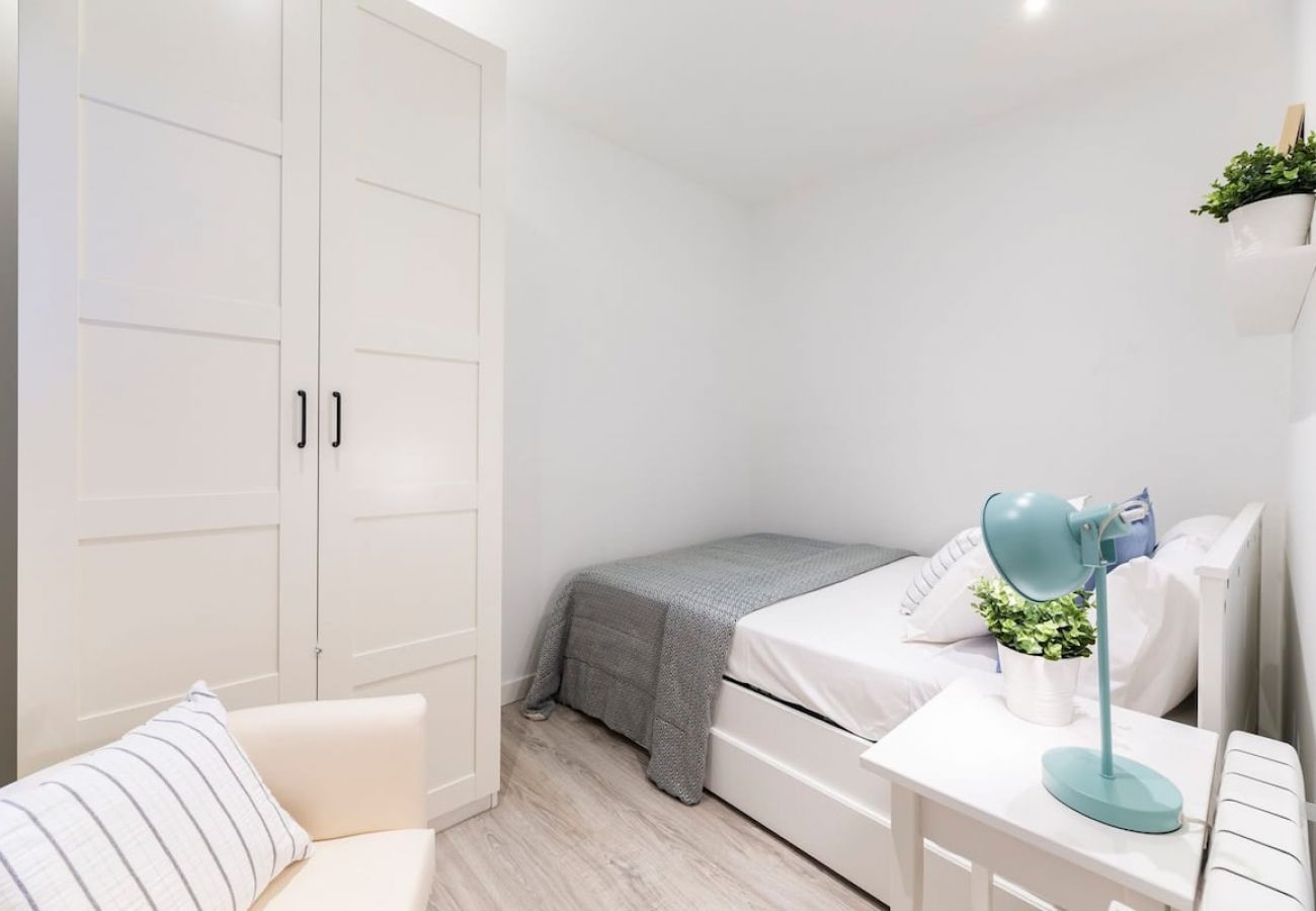 Apartahotel en Madrid - Increíble Apartamento Cuádruple en Atocha D1B 