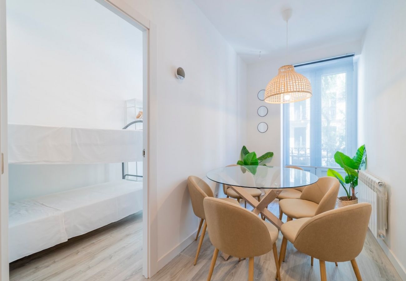 Apartahotel en Madrid - Increíble Apartamento Triple en Atocha D1A 