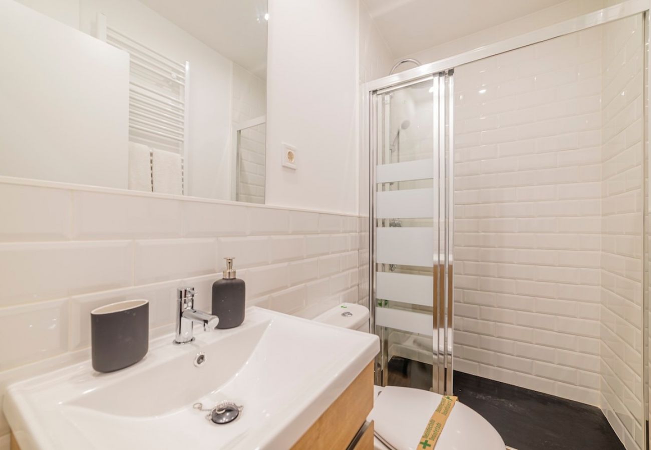 Apartahotel en Madrid - Increíble Apartamento Triple en Atocha D1A 