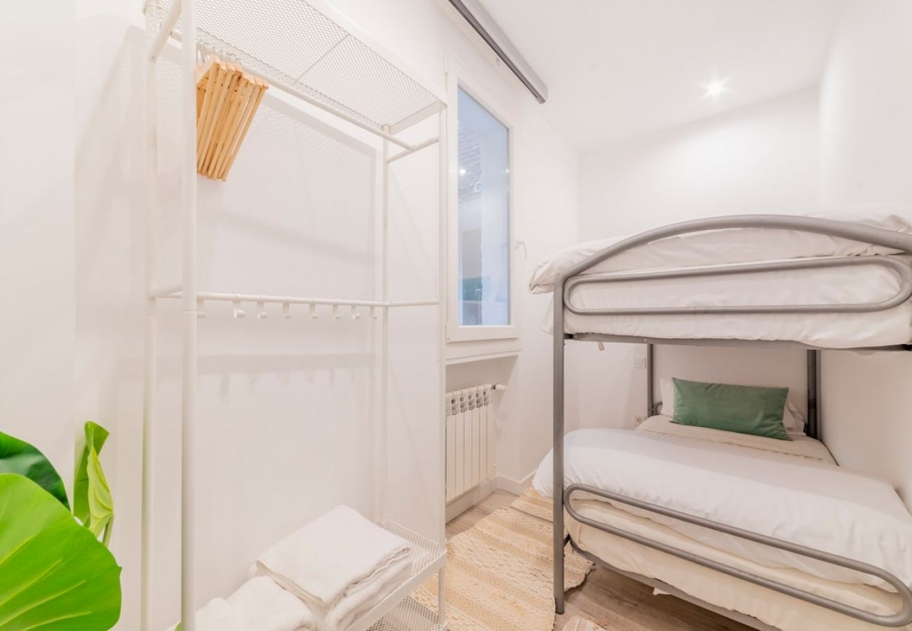 Apartahotel en Madrid - Increíble Apartamento Triple en Atocha D1A 