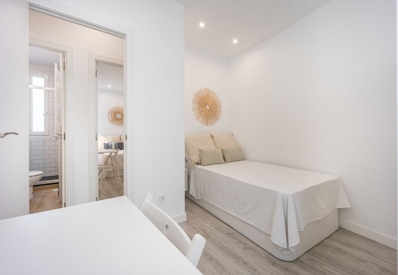 Apartamento en Madrid - Magnífico Apartamento Triple en Lavapiés-AtochaA3F 
