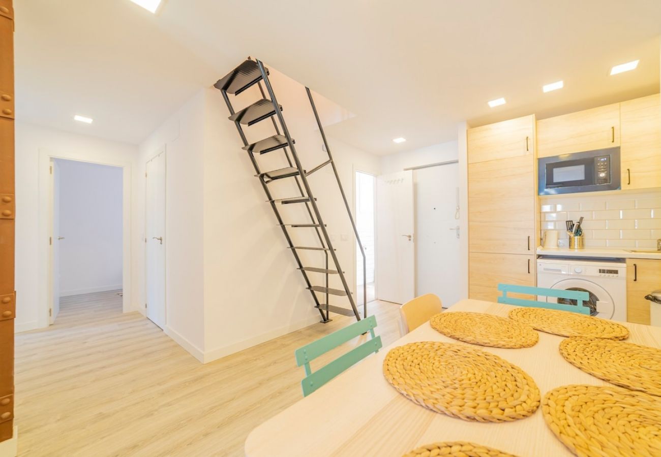 Apartahotel en Madrid - Increíble Apartamento Cuádruple en Atocha, D4A 