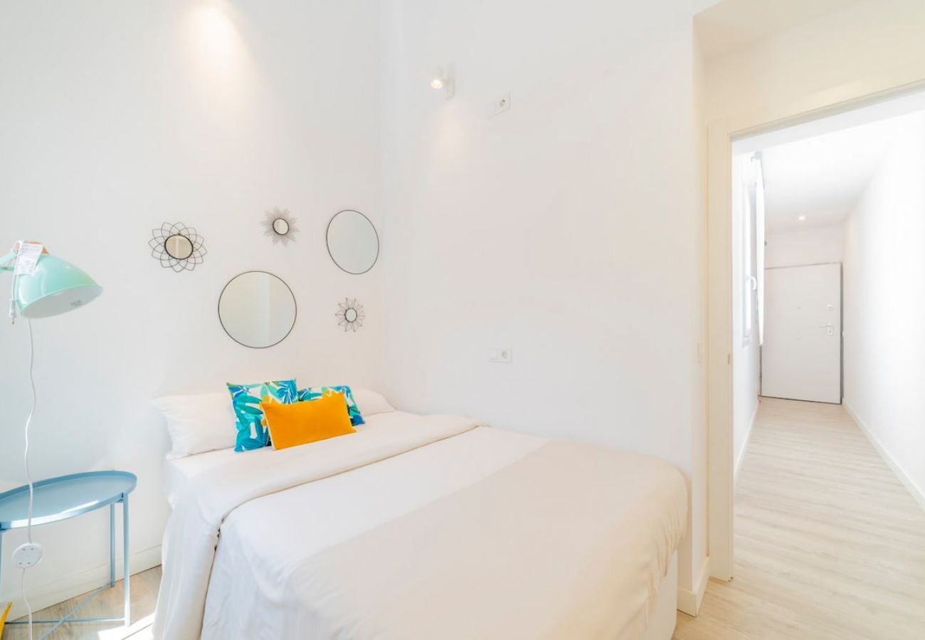 Apartahotel en Madrid - Increíble Apartamento Cuádruple en Atocha D4C 