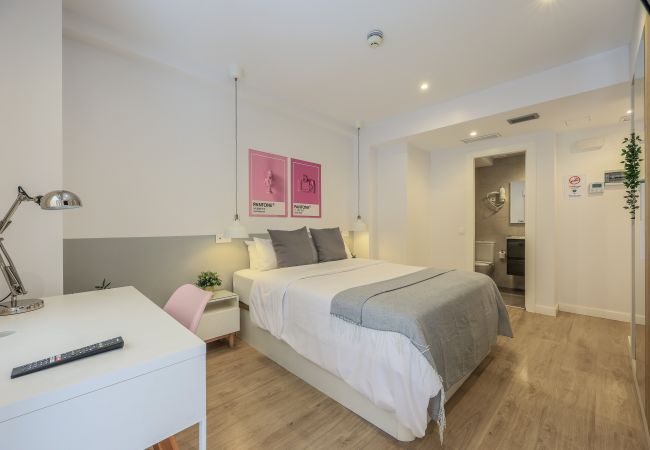 Alquiler por habitaciones en Madrid - Espectacular habitación doble con gimnasio B110 