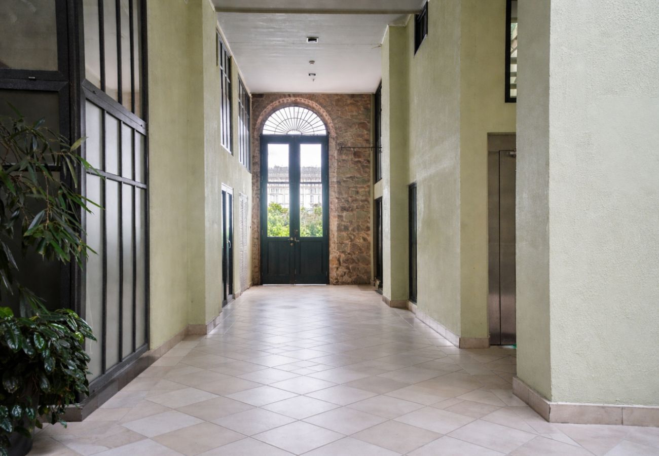 Apartamento en Ciudad de Panamá - Apartamento con piscina frente teatro nacional DI2 