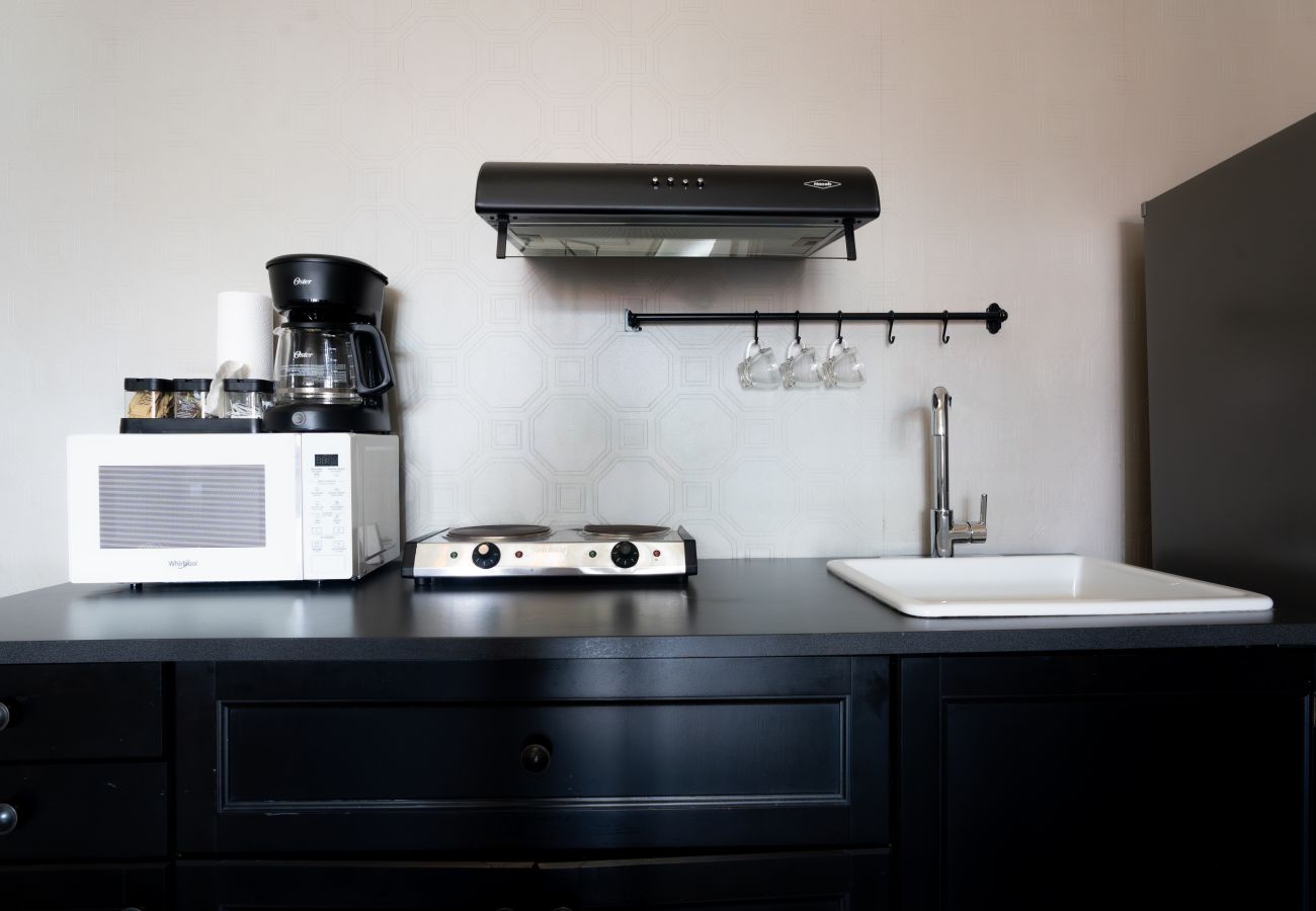 Estudio en Ciudad de Panamá - Apartamento Renovado con Balcón en Casco Viejo M8 