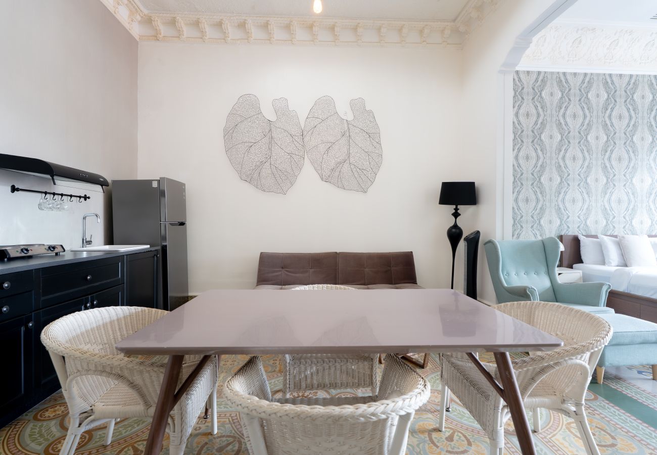 Estudio en Ciudad de Panamá - Apartamento Renovado con Balcón en Casco Viejo M8 