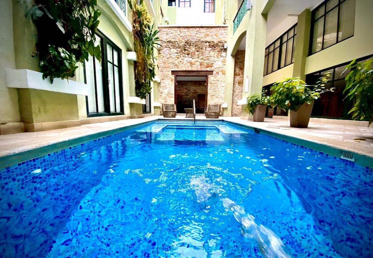 Apartamento en Ciudad de Panamá - Duplex con piscina frente al teatro nacional D6 