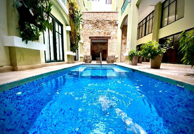 Apartamento en Ciudad de Panamá - Duplex con piscina frente al teatro nacional D9 
