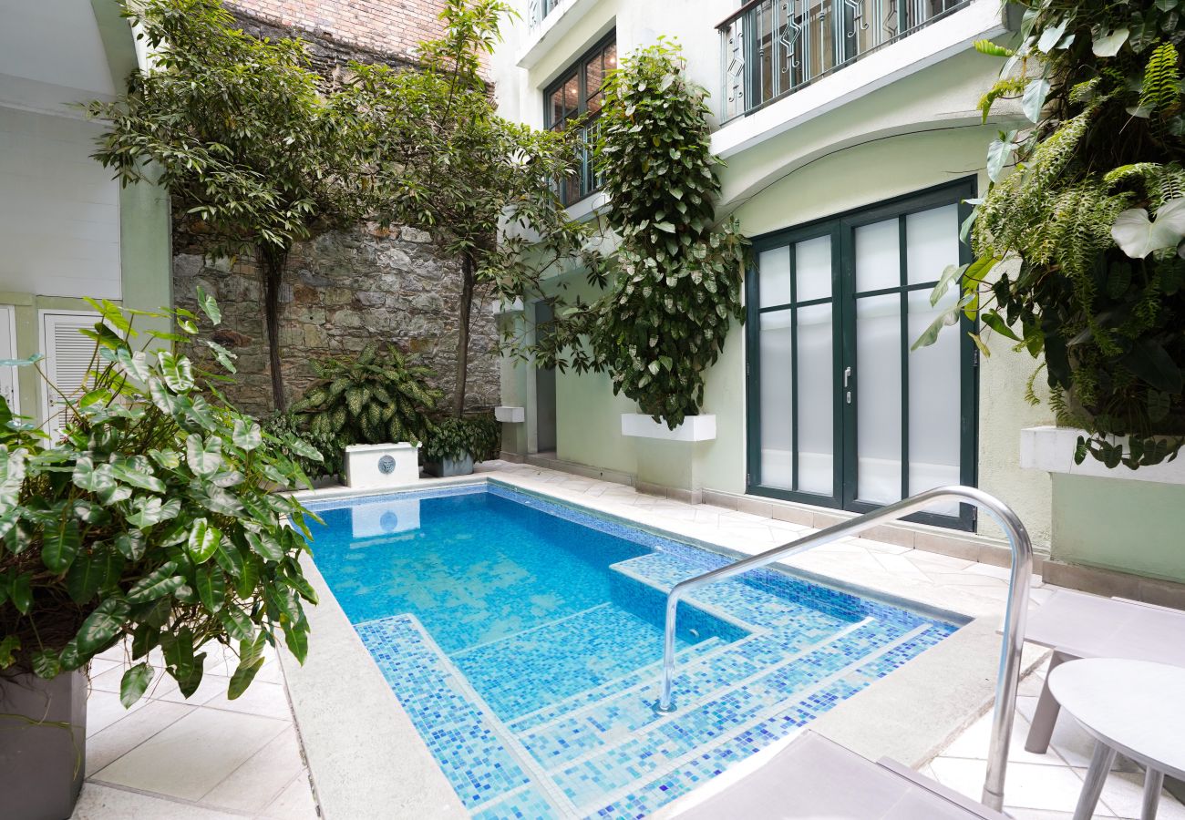 Apartamento en Ciudad de Panamá - 3BR con Piscina y Vista al Teatro Nacional D4 