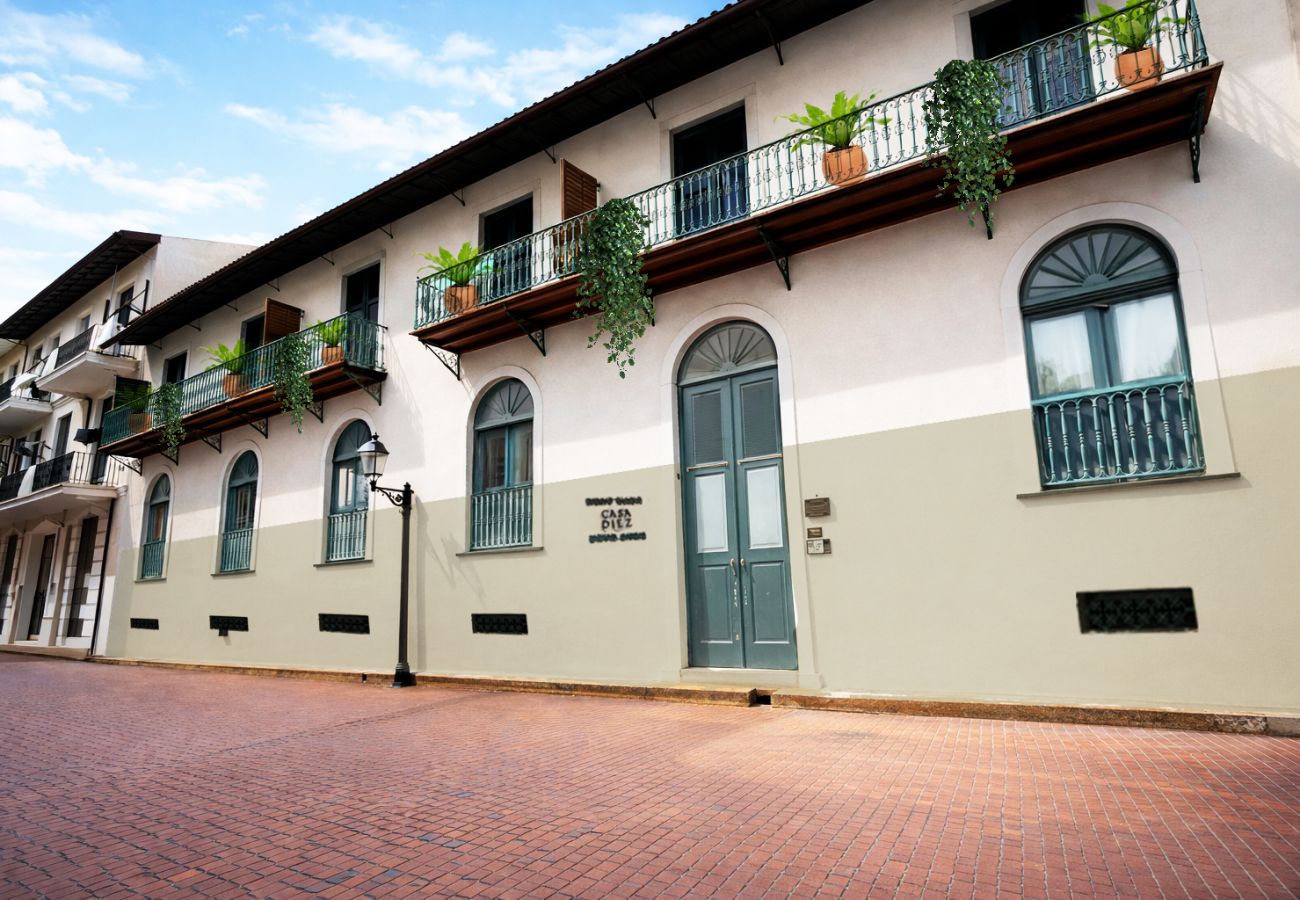 Apartamento en Ciudad de Panamá - 3BR con Piscina y Vista al Teatro Nacional D4 