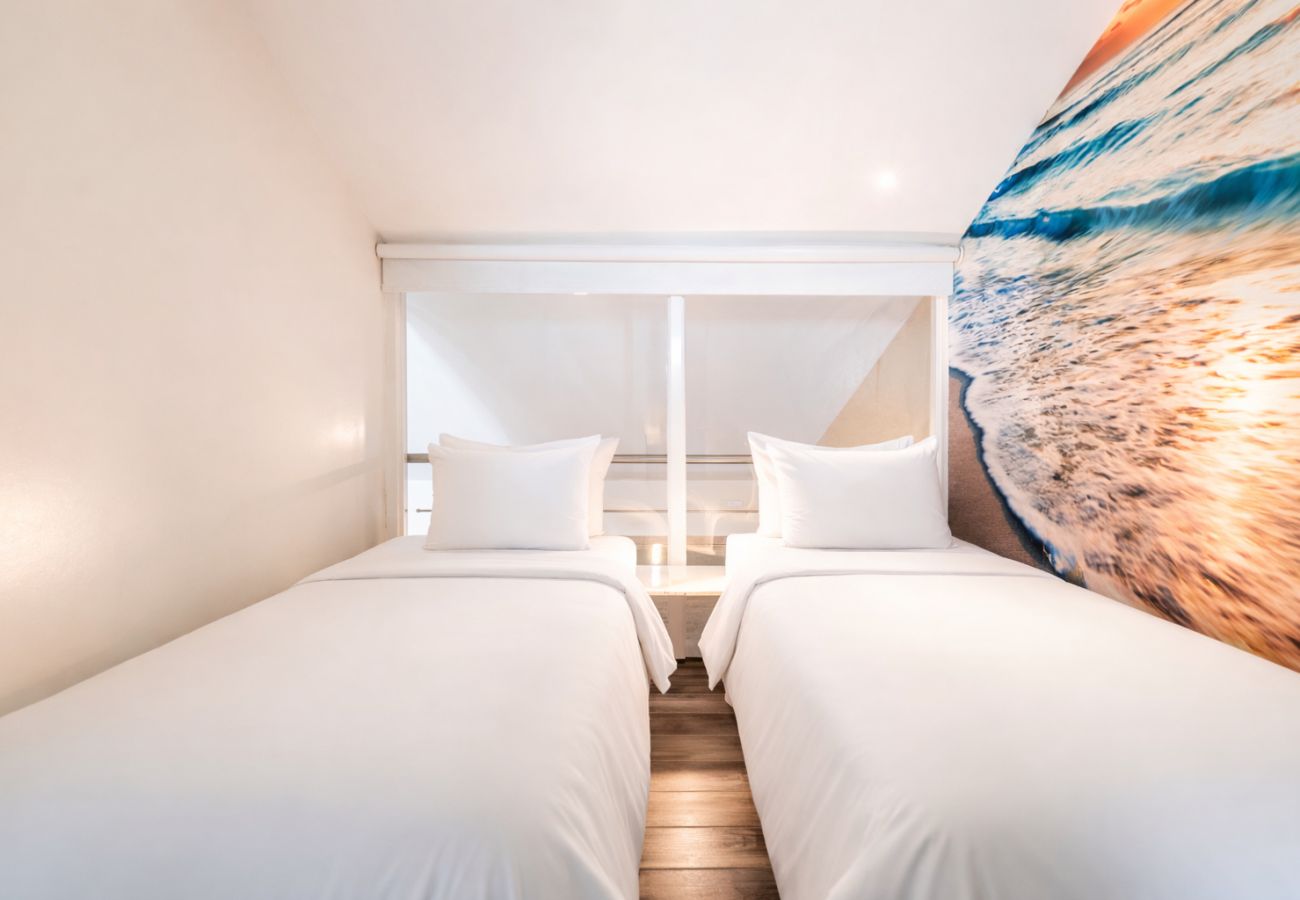 Apartamento en Ciudad de Panamá - 3BR con Piscina y Vista al Teatro Nacional D4 