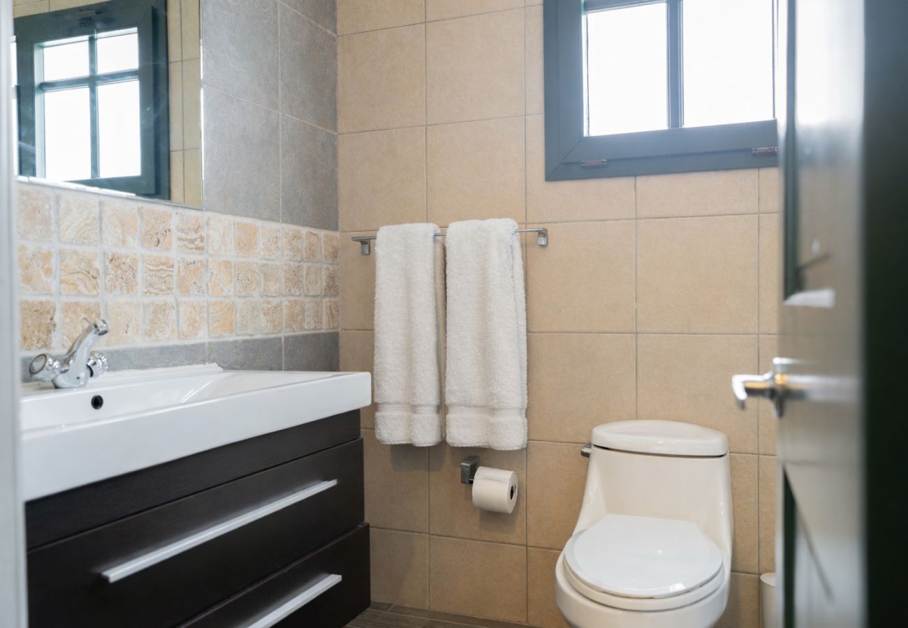 Apartamento en Ciudad de Panamá - 3BR con Piscina y Vista al Teatro Nacional D4 