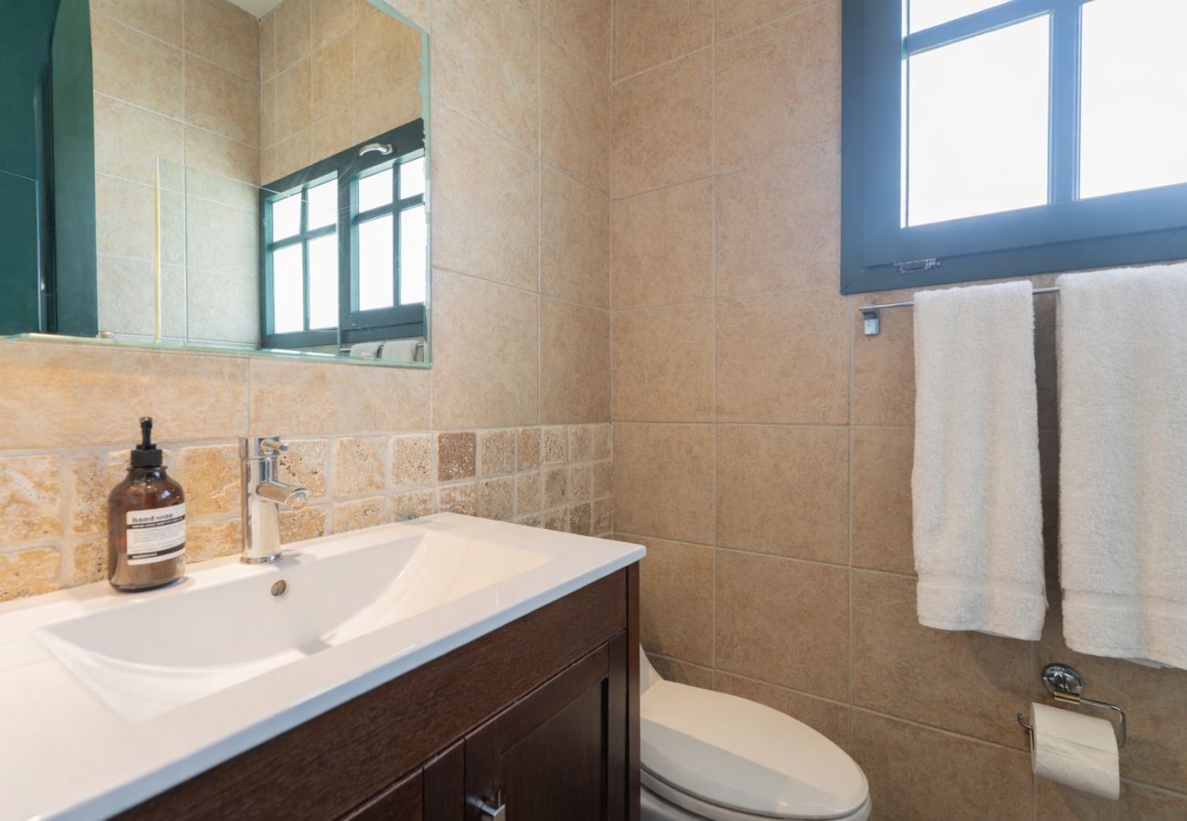 Apartamento en Ciudad de Panamá - 3BR con Piscina y Vista al Teatro Nacional D4 