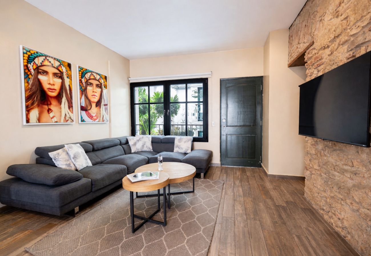 Apartamento en Ciudad de Panamá - 3BR con Piscina y Vista al Teatro Nacional D4 