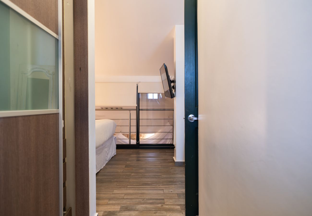 Apartamento en Ciudad de Panamá - 3BR con Piscina y Vista al Teatro Nacional D4 