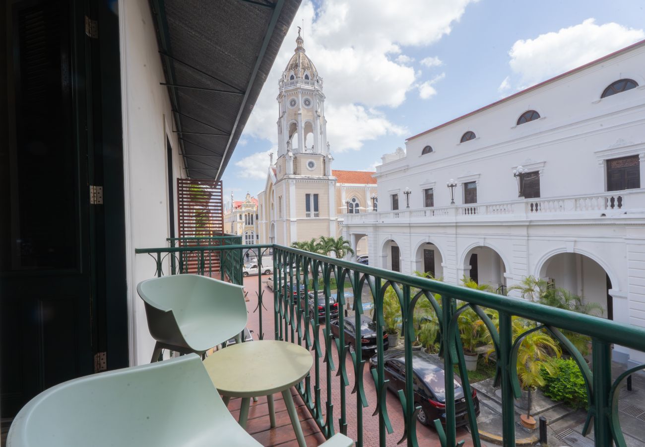 Apartamento en Ciudad de Panamá - 3BR con Piscina y Vista al Teatro Nacional D4 