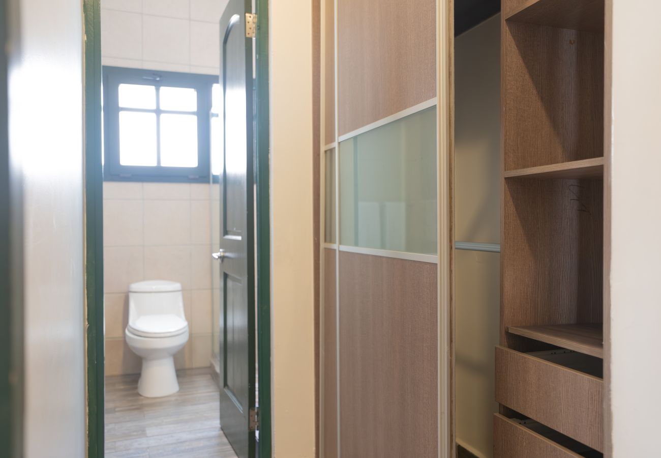 Apartamento en Ciudad de Panamá - 3BR con Piscina y Vista al Teatro Nacional D4 