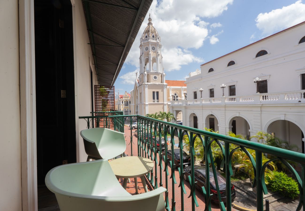 Apartamento en Ciudad de Panamá - 3BR con Piscina y Vista al Teatro Nacional D4 