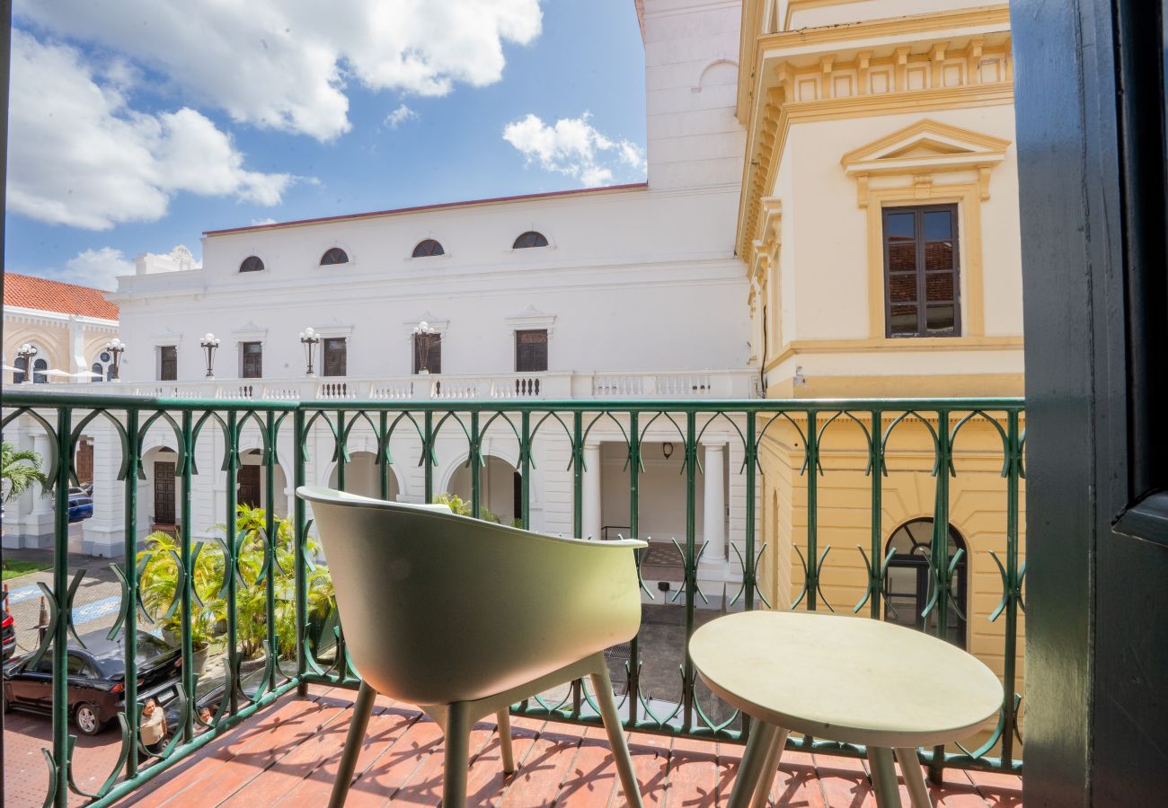 Apartamento en Ciudad de Panamá - 3BR con Piscina y Vista al Teatro Nacional D4 