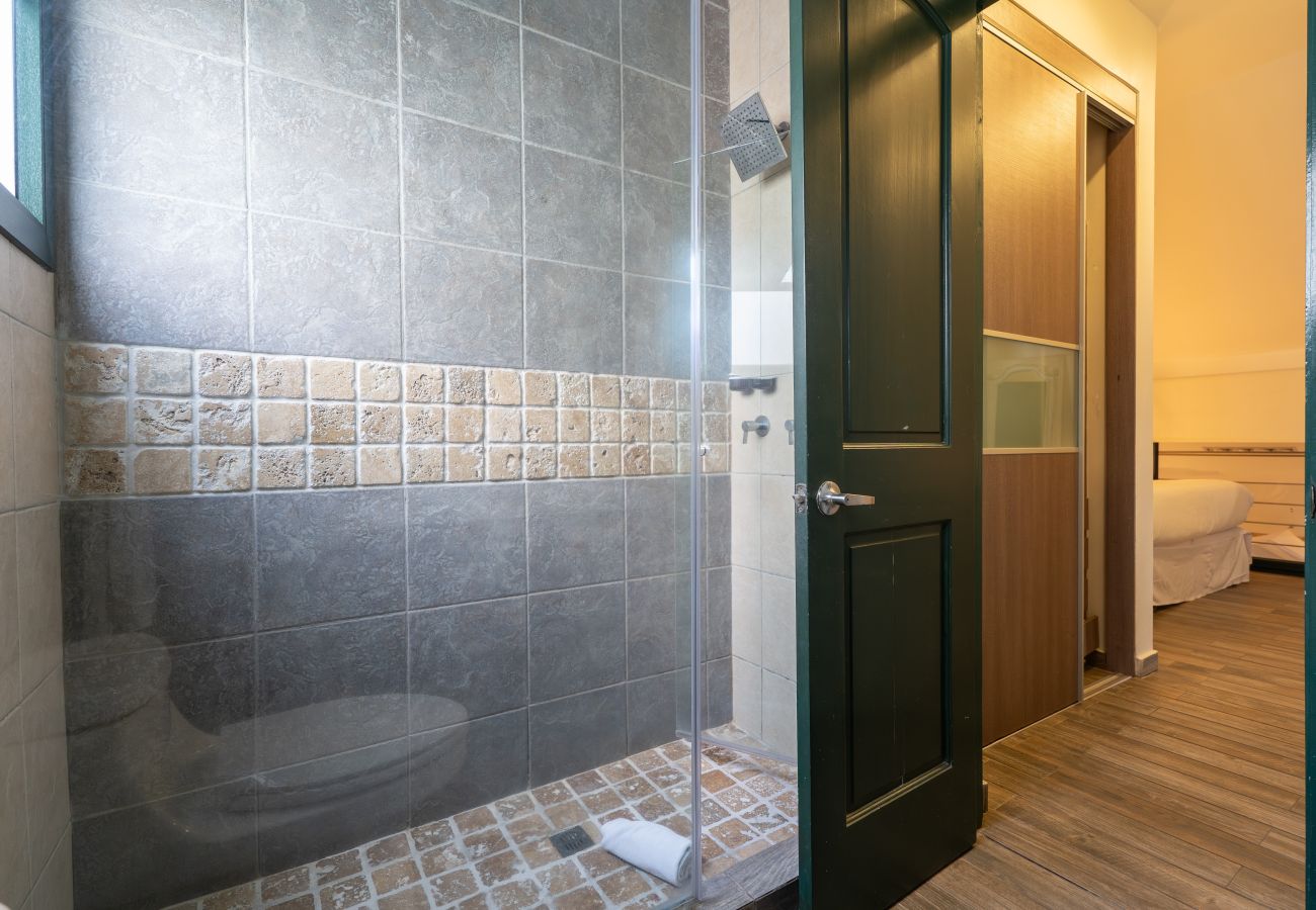 Apartamento en Ciudad de Panamá - 3BR con Piscina y Vista al Teatro Nacional D4 