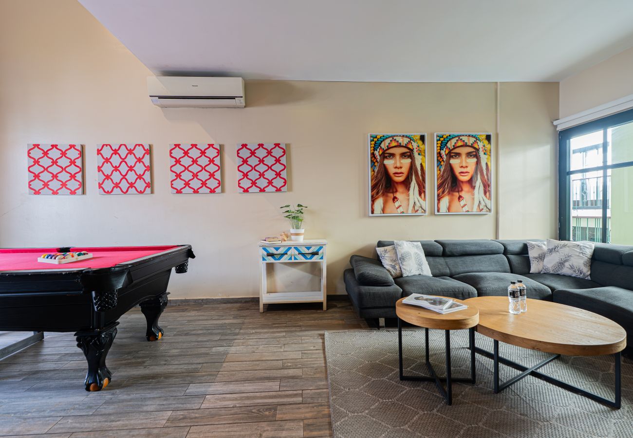 Apartamento en Ciudad de Panamá - 3BR con Piscina y Vista al Teatro Nacional D4 