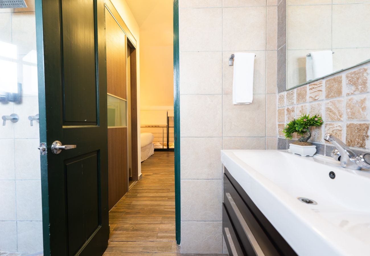 Apartamento en Ciudad de Panamá - 3BR con Piscina y Vista al Teatro Nacional D4 