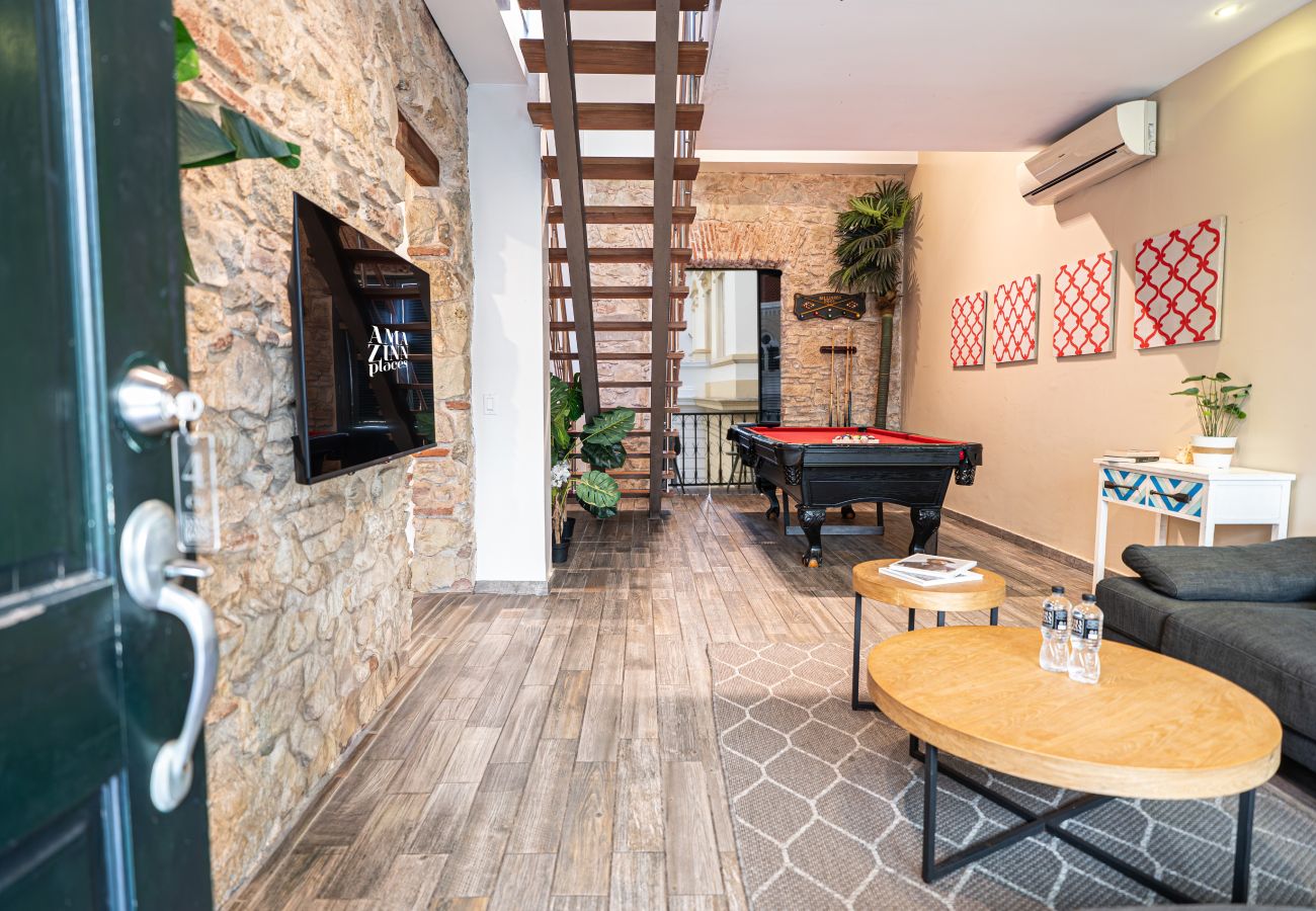 Apartamento en Ciudad de Panamá - 3BR con Piscina y Vista al Teatro Nacional D4 