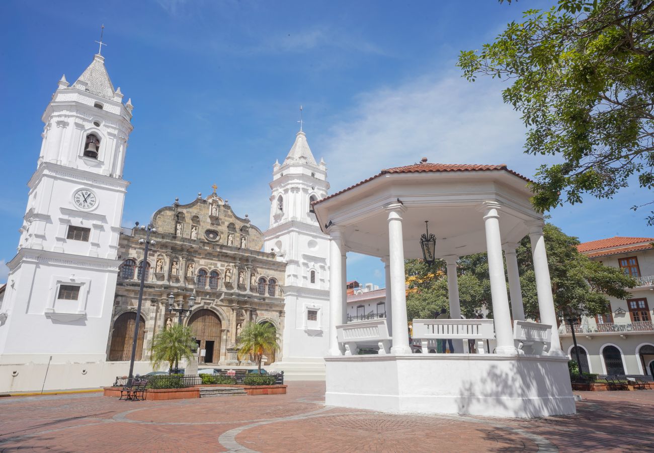 Apartamento en Ciudad de Panamá - PISCINA Dos habitaciones con vistas al Teatro D10 