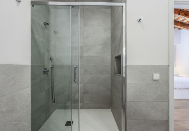 Estudio en Valencia - Espectacular Ático tipo estudio reformado  Estudio en Valencia - Espectacular Ático tipo estudio reformado