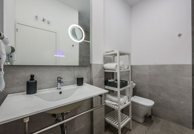 Estudio en Valencia - Espectacular Ático tipo estudio reformado  Estudio en Valencia - Espectacular Ático tipo estudio reformado