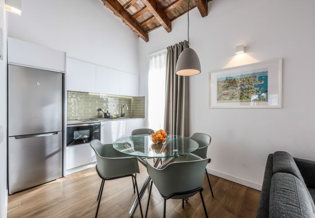 Estudio en Valencia - Espectacular Ático tipo estudio reformado  Estudio en Valencia - Espectacular Ático tipo estudio reformado