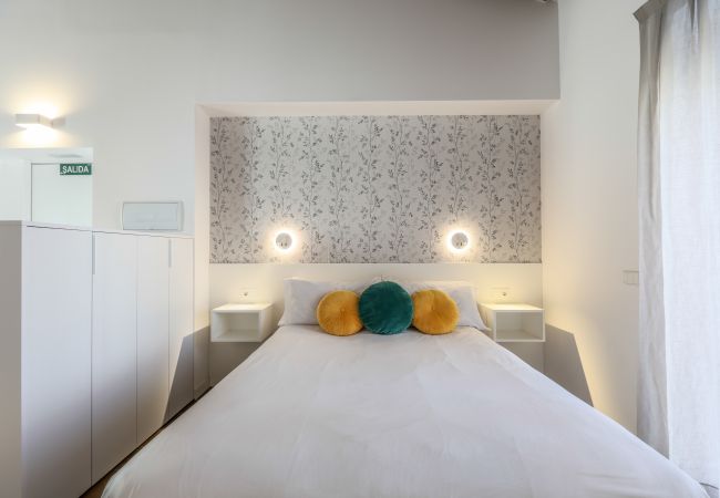 Estudio en Valencia - Espectacular Ático tipo estudio reformado  Estudio en Valencia - Espectacular Ático tipo estudio reformado