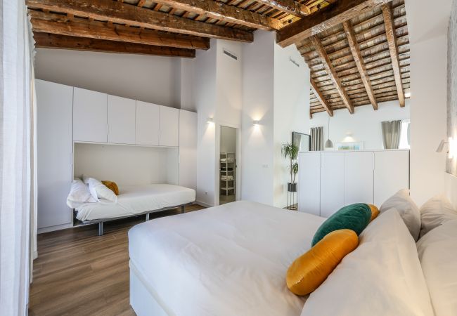 Estudio en Valencia - Espectacular Ático tipo estudio reformado  Estudio en Valencia - Espectacular Ático tipo estudio reformado