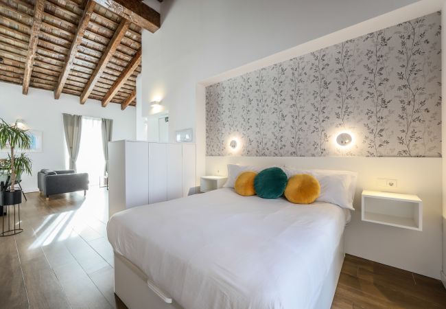 Estudio en Valencia - Espectacular Ático tipo estudio reformado  Estudio en Valencia - Espectacular Ático tipo estudio reformado