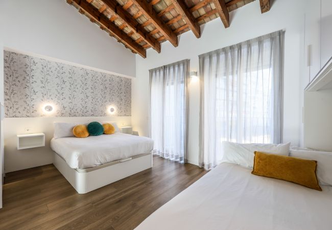 Estudio en Valencia - Espectacular Ático tipo estudio reformado  Estudio en Valencia - Espectacular Ático tipo estudio reformado