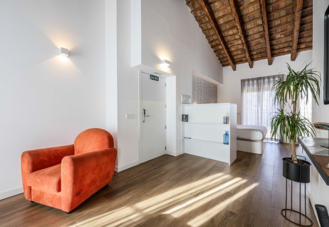 Estudio en Valencia - Espectacular Ático tipo estudio reformado  Estudio en Valencia - Espectacular Ático tipo estudio reformado