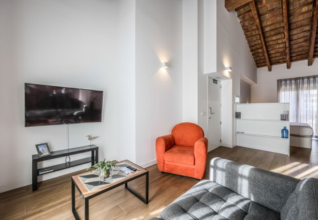 Estudio en Valencia - Espectacular Ático tipo estudio reformado  Estudio en Valencia - Espectacular Ático tipo estudio reformado