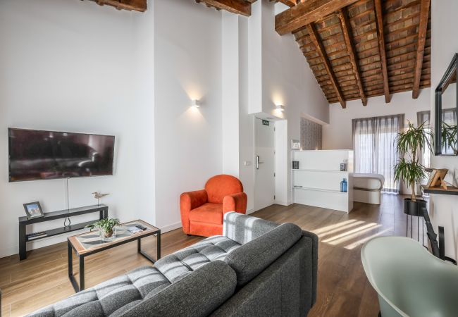 Estudio en Valencia - Espectacular Ático tipo estudio reformado  Estudio en Valencia - Espectacular Ático tipo estudio reformado